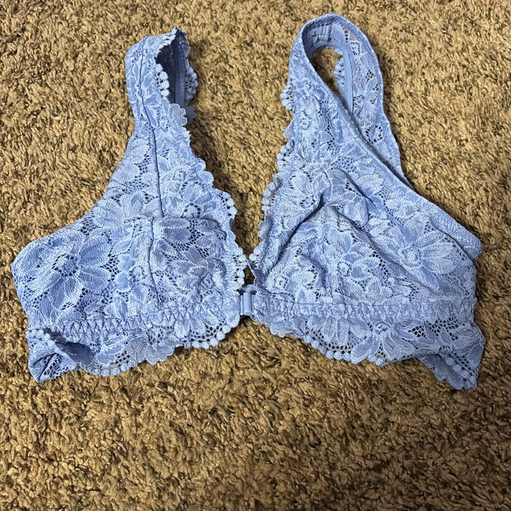 Old Navy O.N.L.Y Light Blue front clasp lace bra size small
